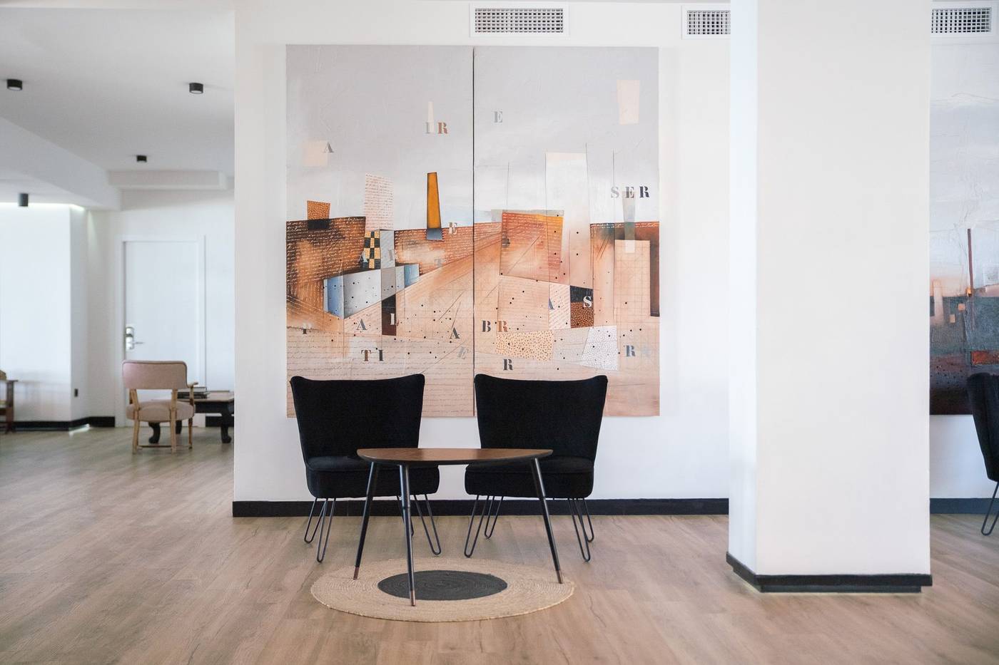 Fay-Victoria-Beach-Lobby-34