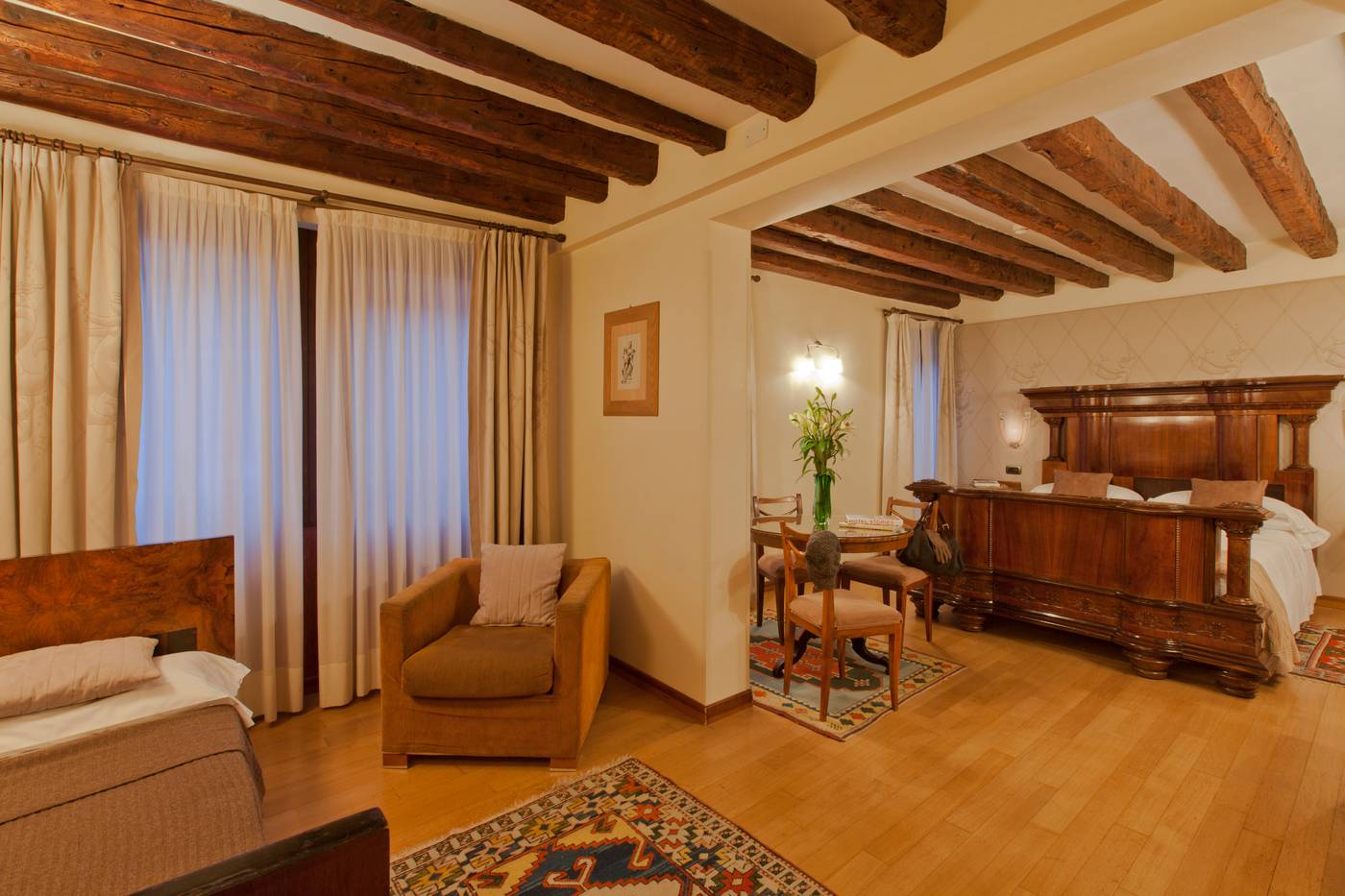 Saturnia---International-Room-26