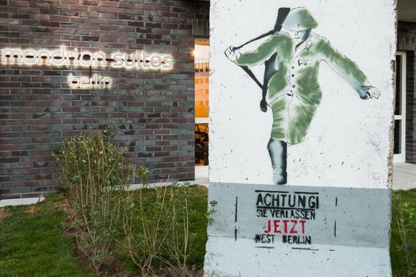 Mondrian-Suites-Hotel-Berlin-Checkpoint-Charlie-Lobby-2