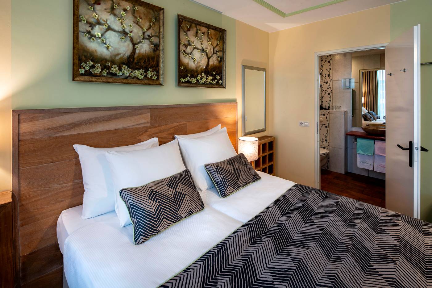 Hotel-Jupiter-Room-19