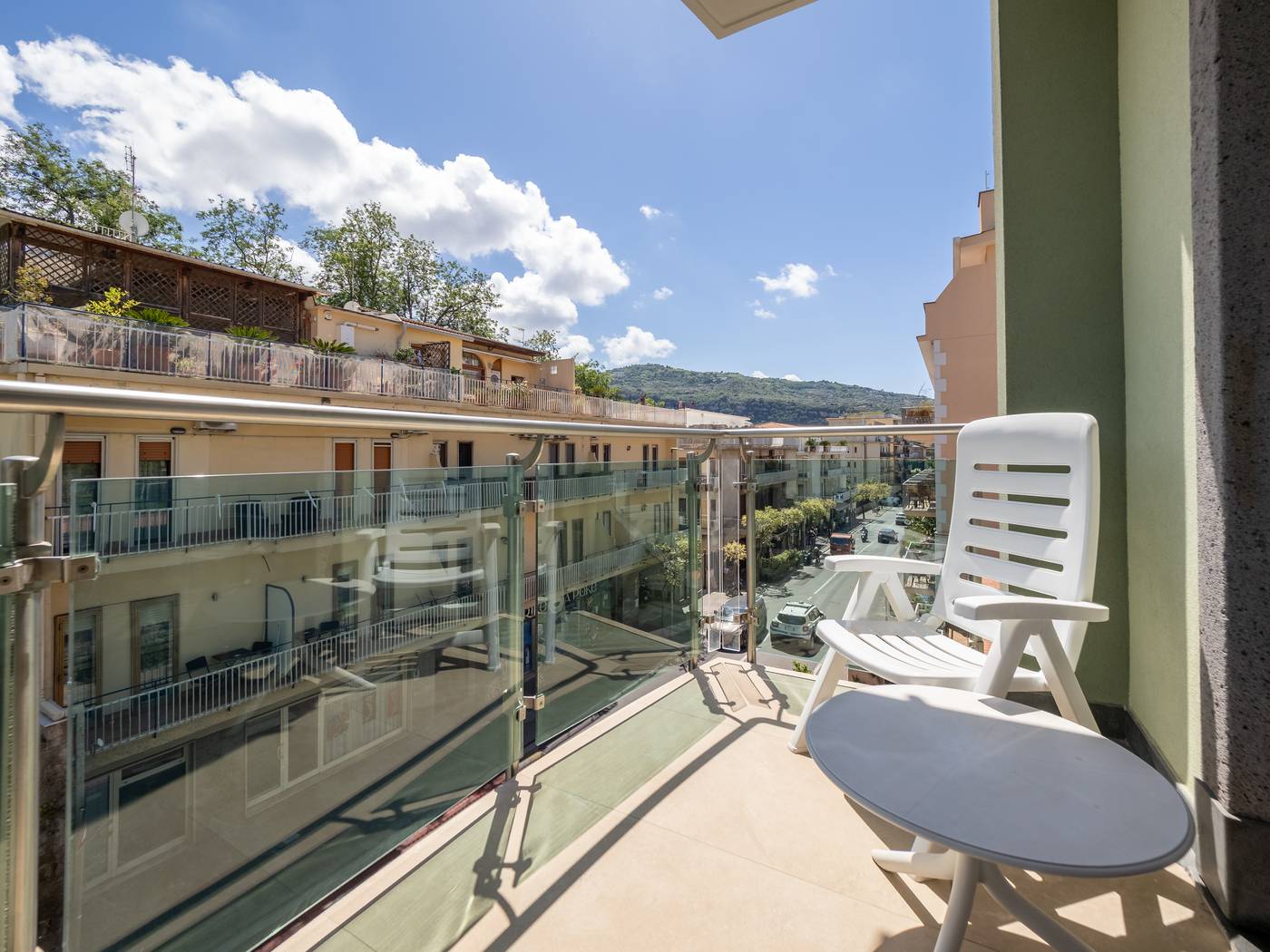 Comfort-Hotel-Gardenia-Sorrento-Coast-Room-18