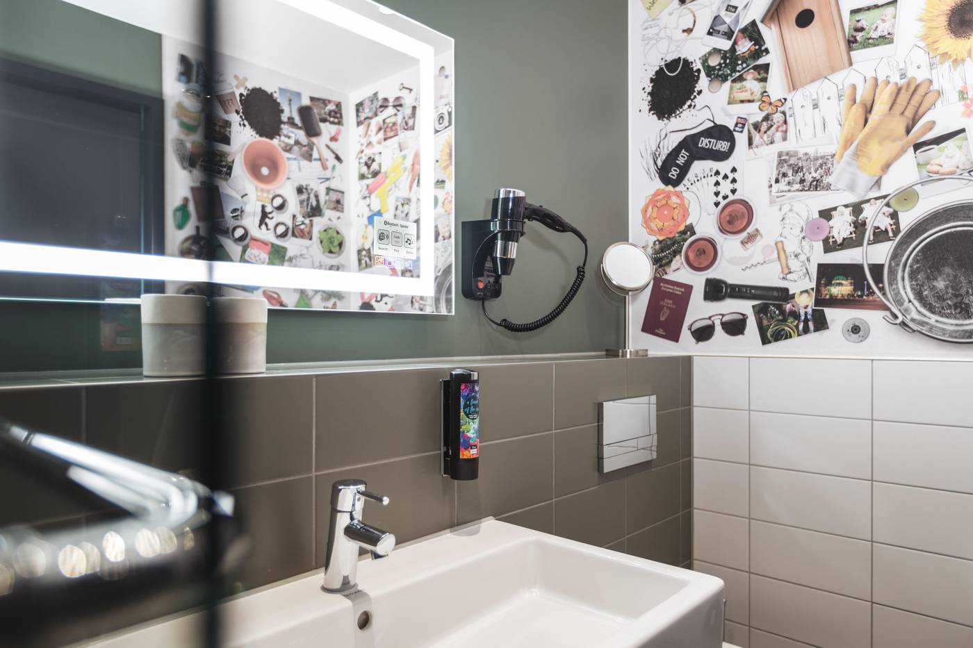 the-niu-Dwarf-Room-28