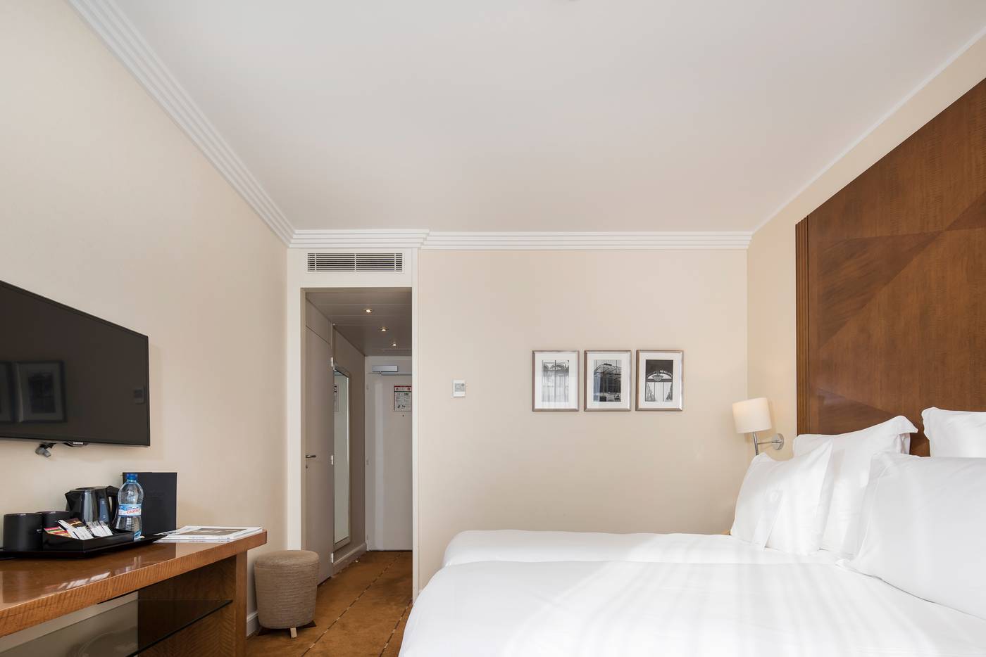 Warwick-Geneva-Room-22