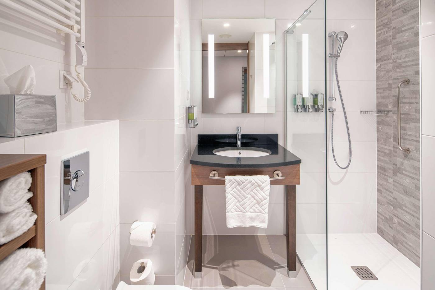 Hampton-by-Hilton-Warsaw-Mokotow-Room-28