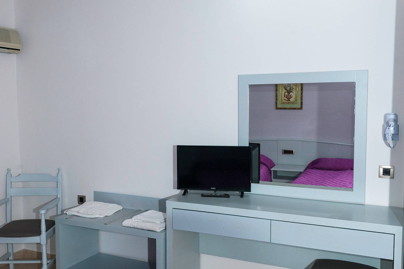 Tom-and-John-s-Apartments-Room-17