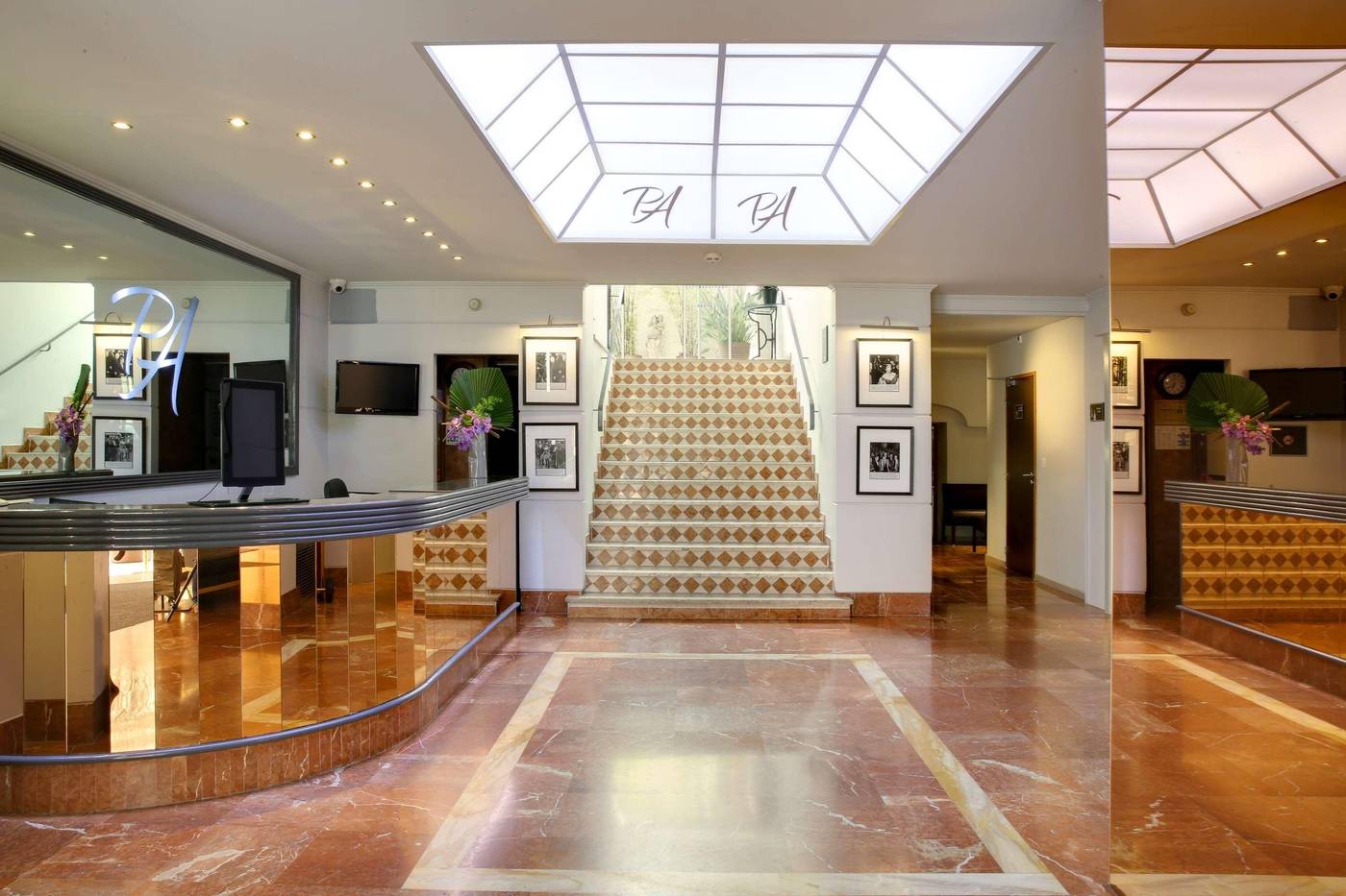 Best-Western-Premier-Patio-des-Artistes-Lobby-47