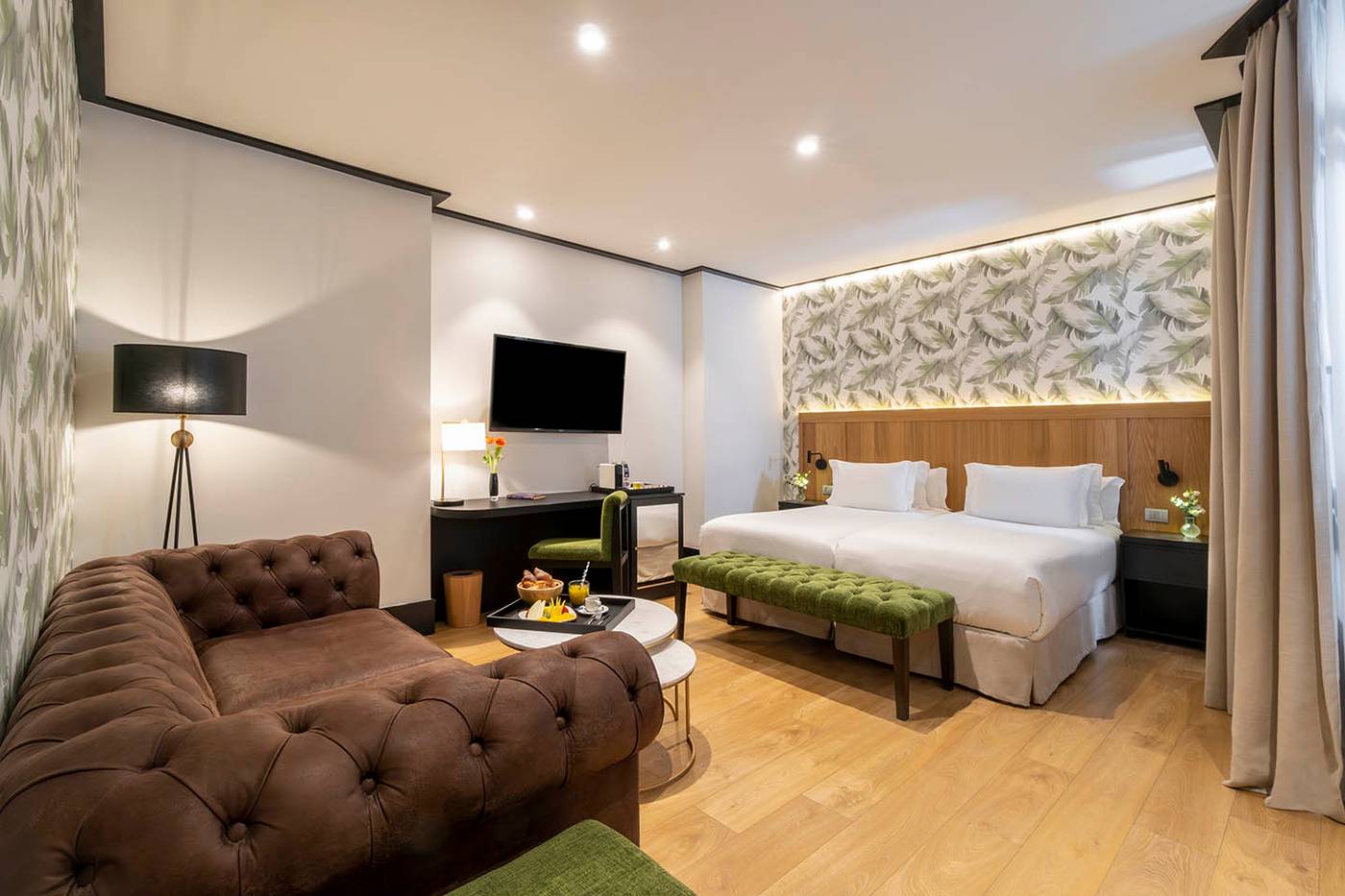 H10-Puerta-de-Alcala-Room-7