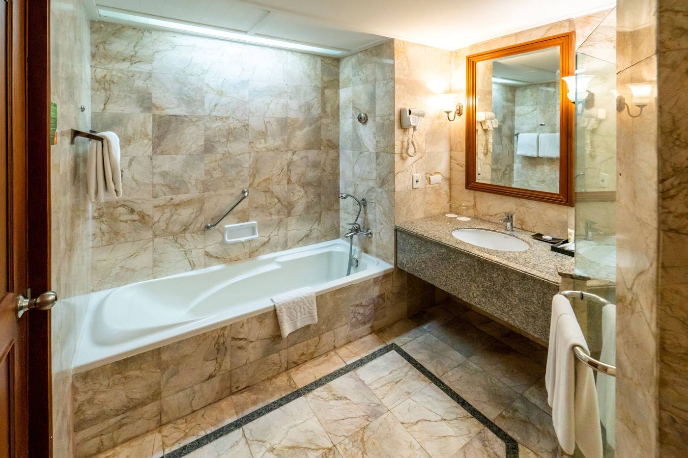 Century-Park-Room-48