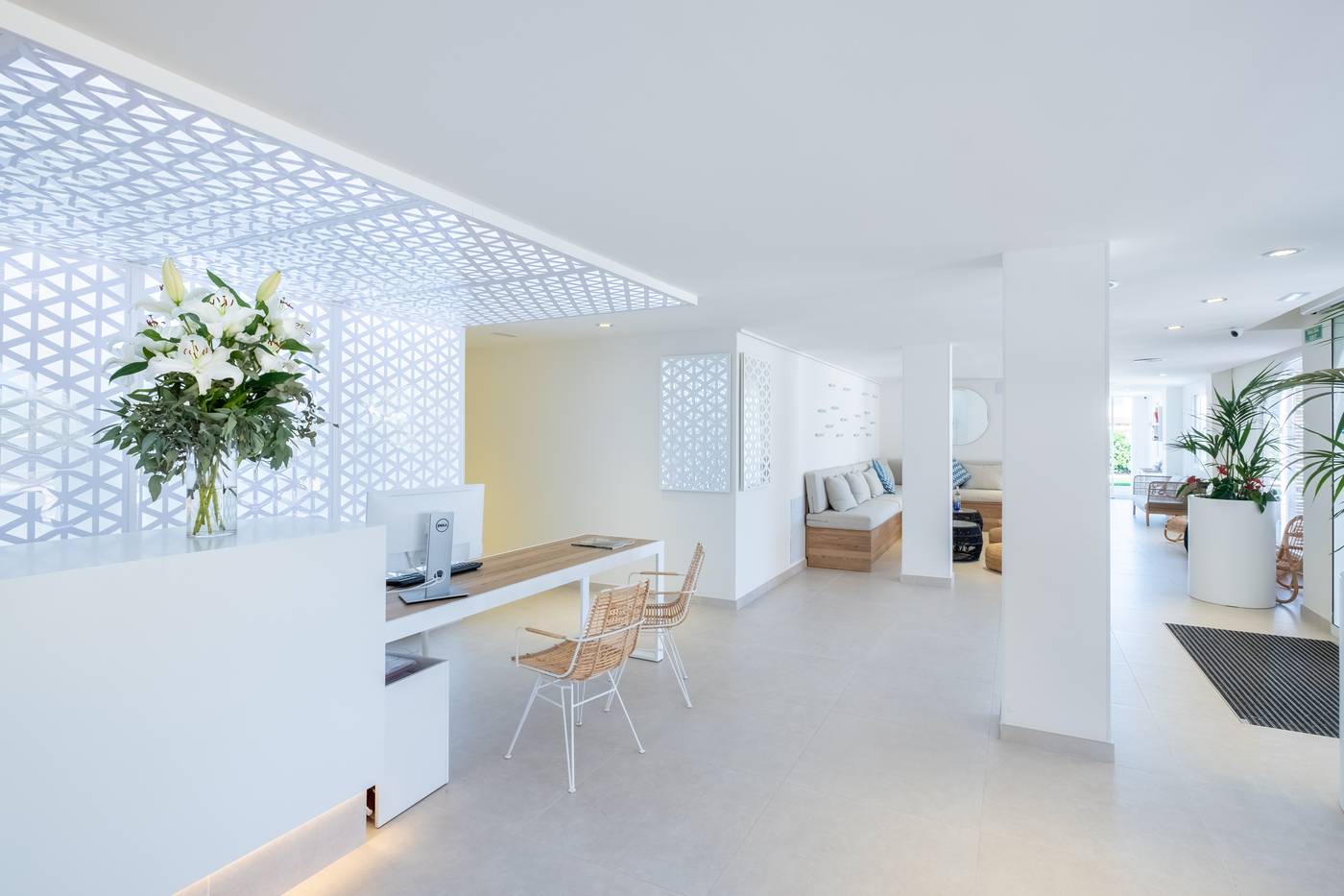 Carema-Beach-Menorca-Lobby-42