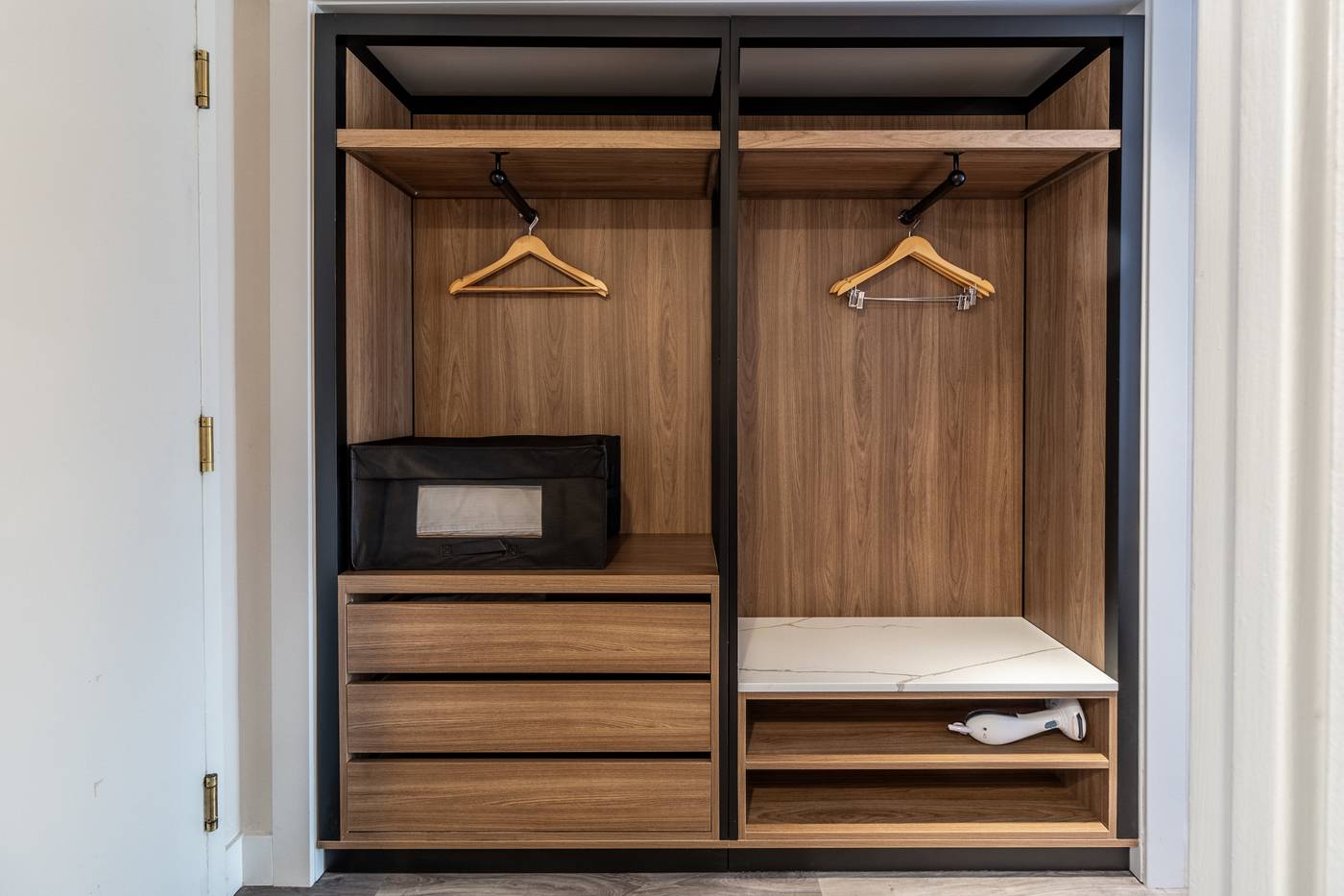 Atrium-Hotel-Vancouver-Room-51