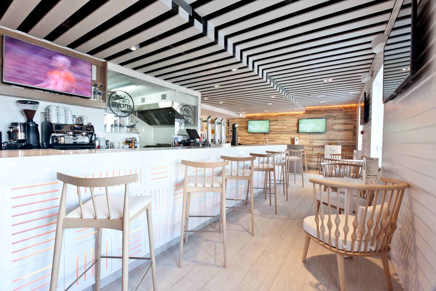 Hotel-Ryans-La-Marina-Restaurant-54