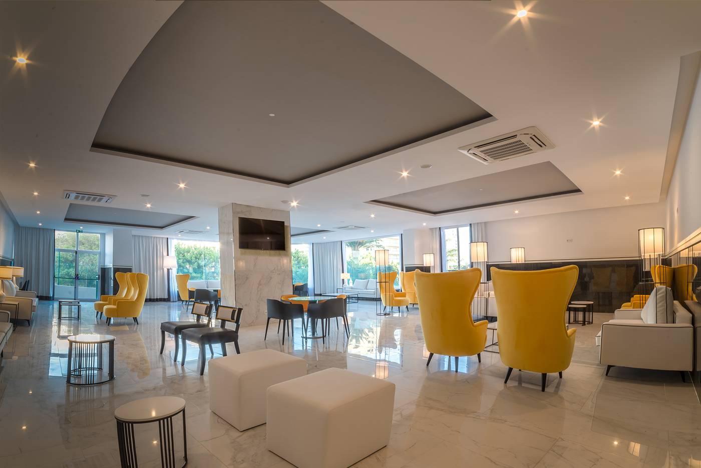 Flor-Da-Rocha-Apartments-Lobby-34
