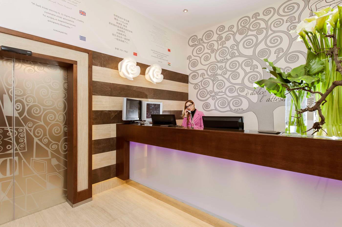 Des-Artistes-Lobby-2