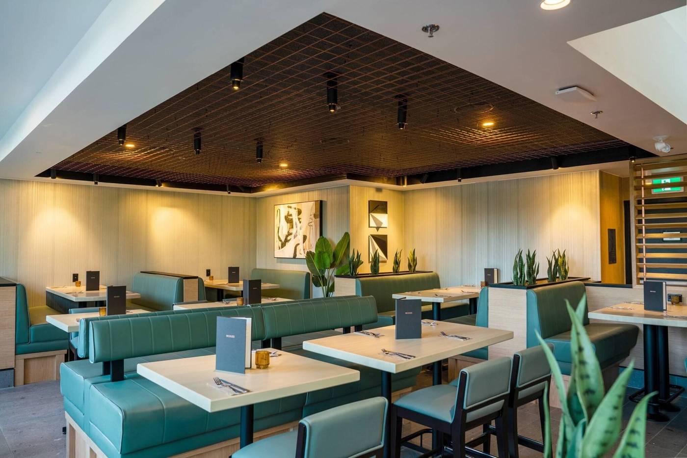 Sandman-Vancouver-City-Centre-Restaurant-14