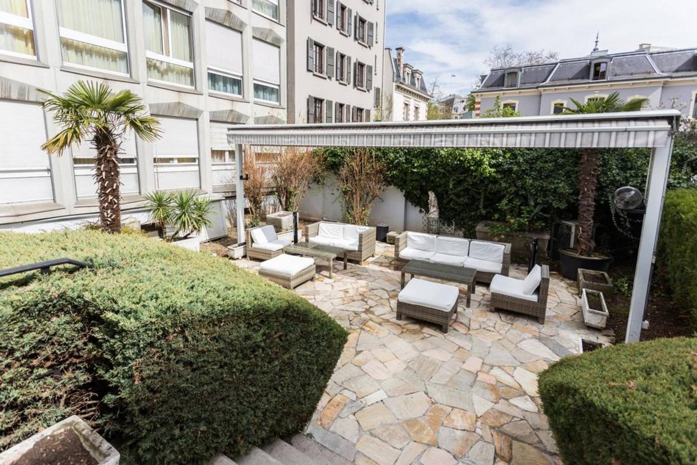 Drake-Longchamp-Terrace-1