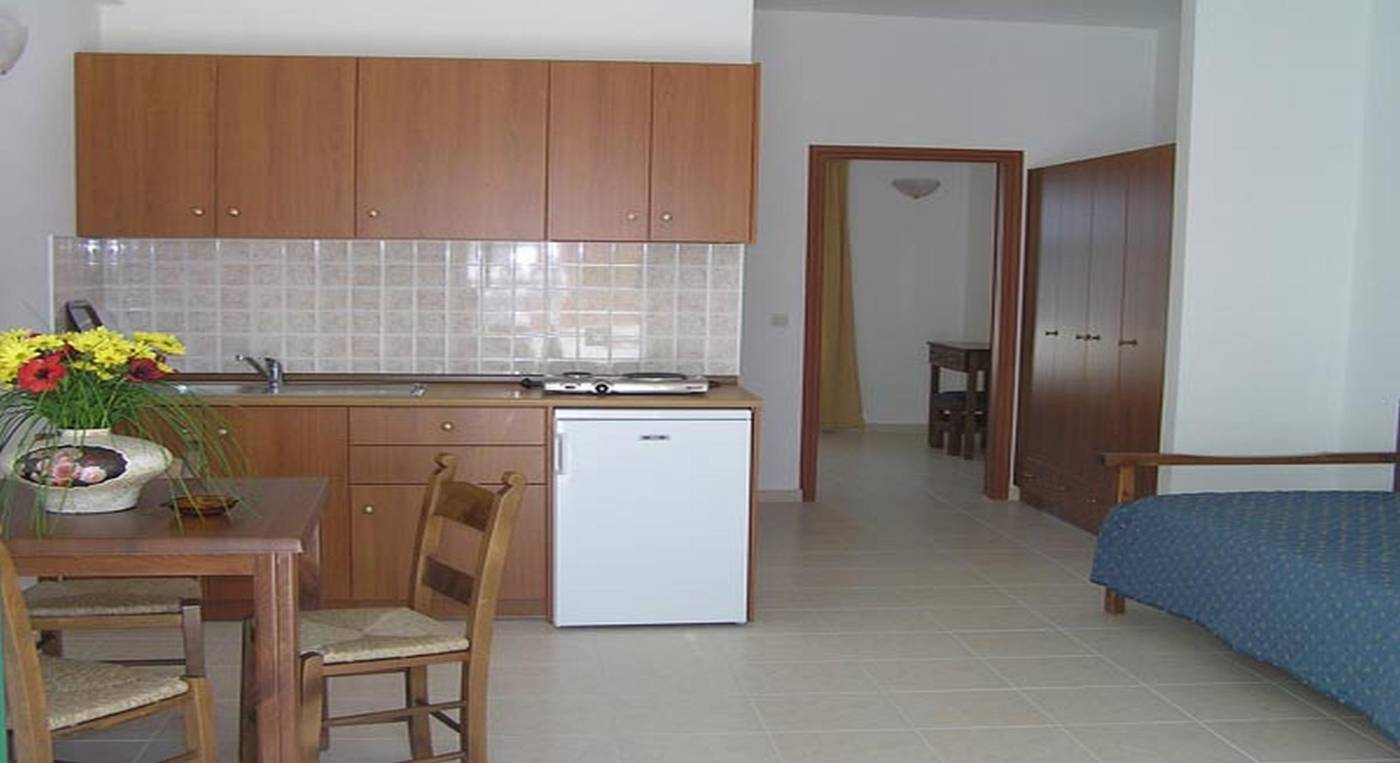 Camari-Gardens-Apartments-Room-21