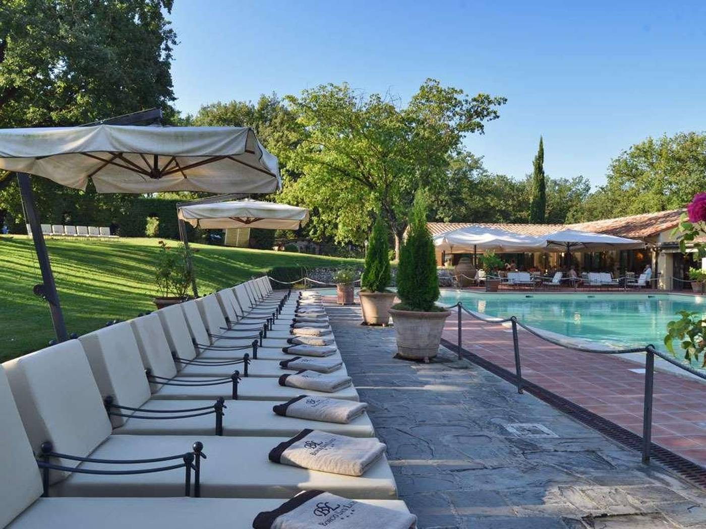 Hotel-Borgo-San-Luigi-Pool-54