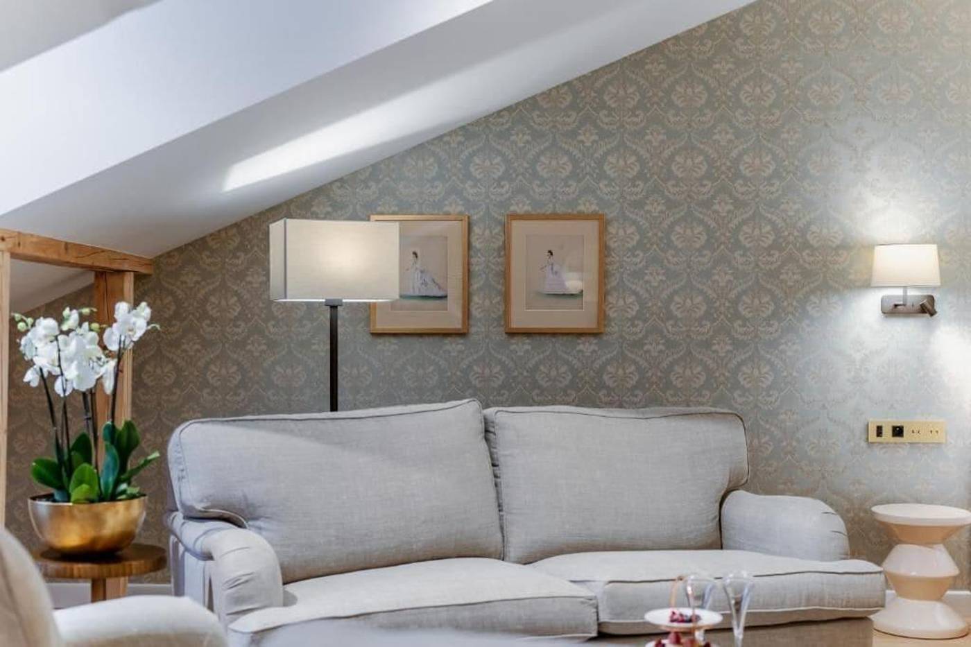 Hotel-Unicus-Palace-Old-Town---Destigo-Hotels-Room-16