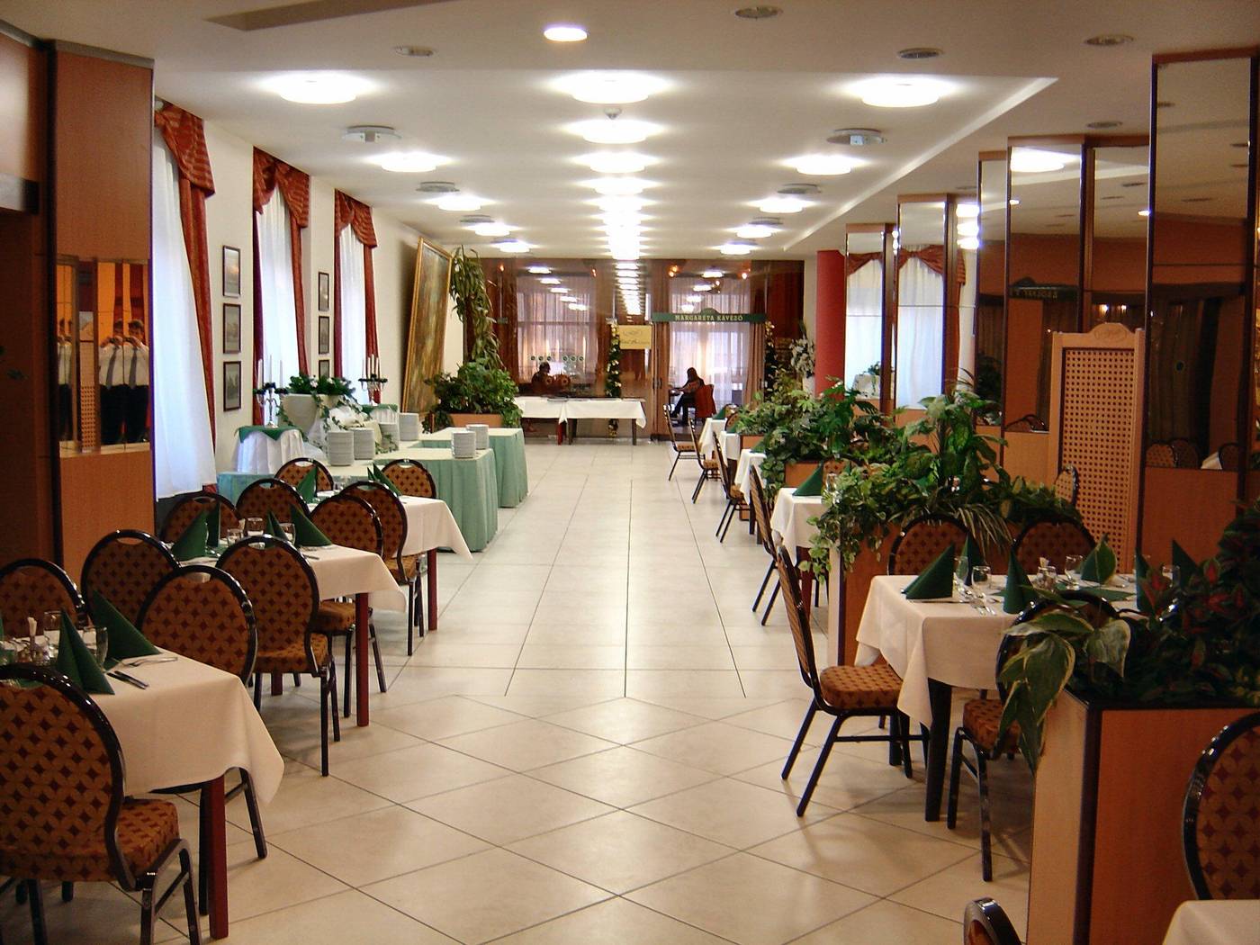 Benczur-Hotel-Lobby-53