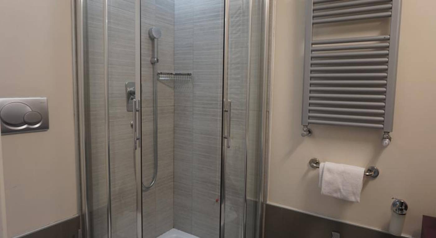 Trevi-Palace-Luxury-Inn-Room-32