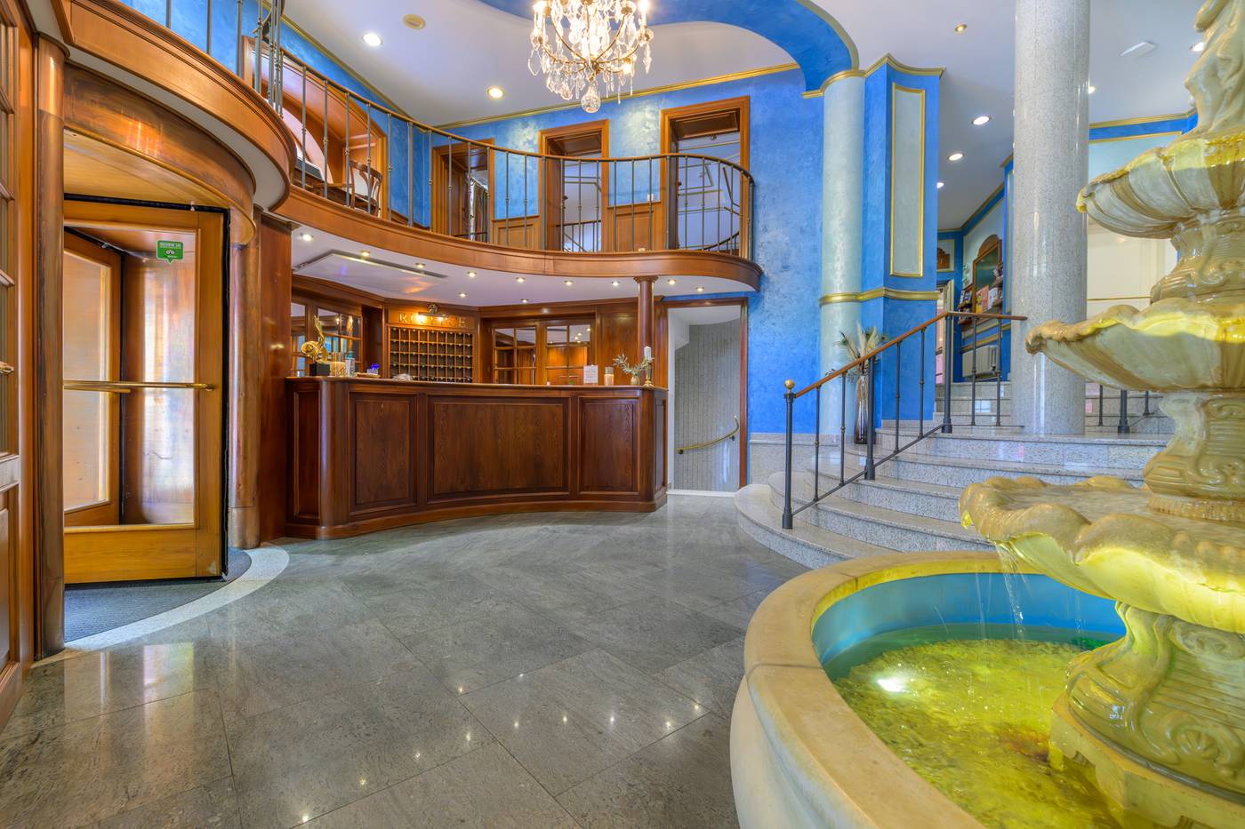 Hotel-Kinsky-Fountain-Lobby-12