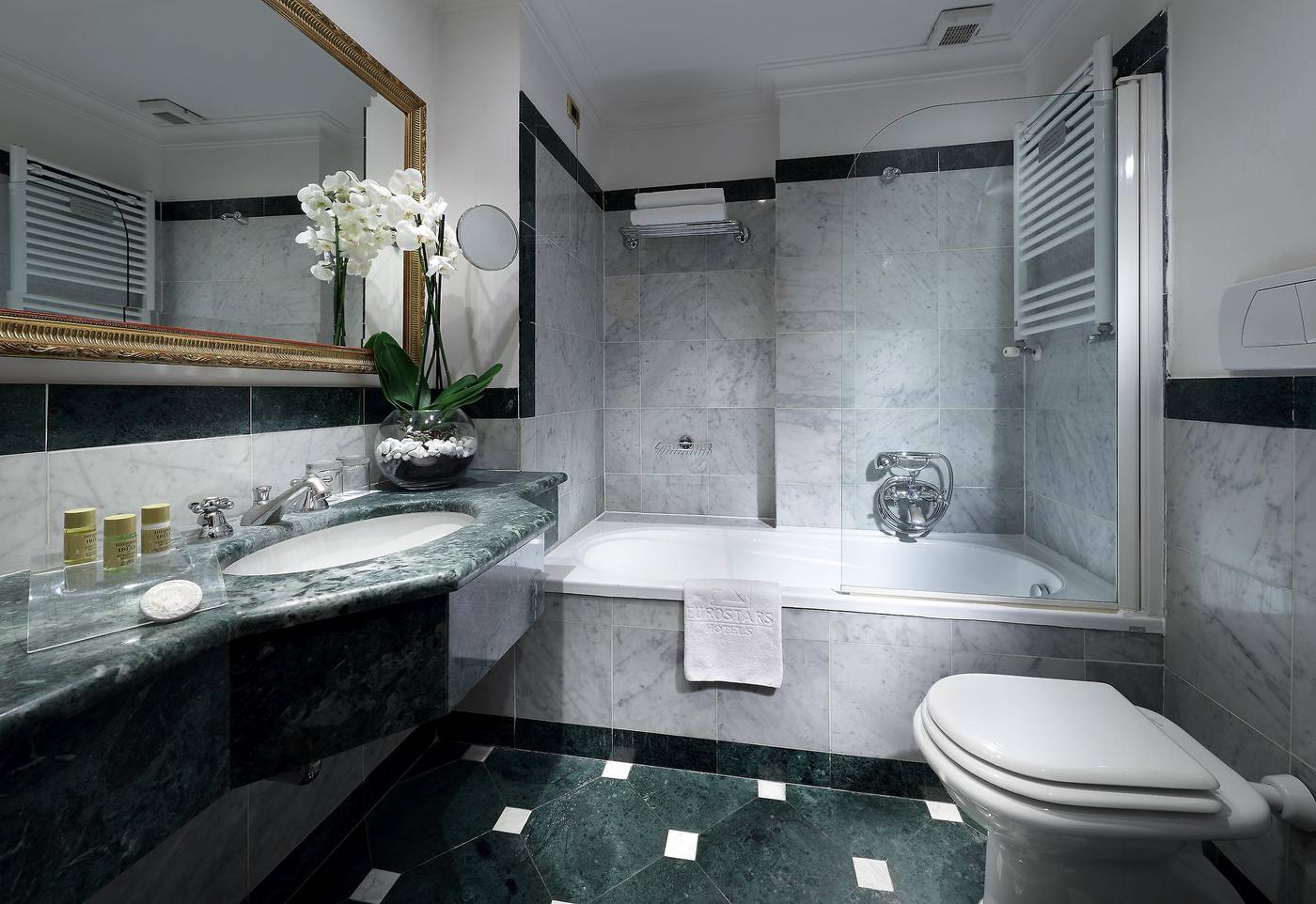 International-Palace-Room-26