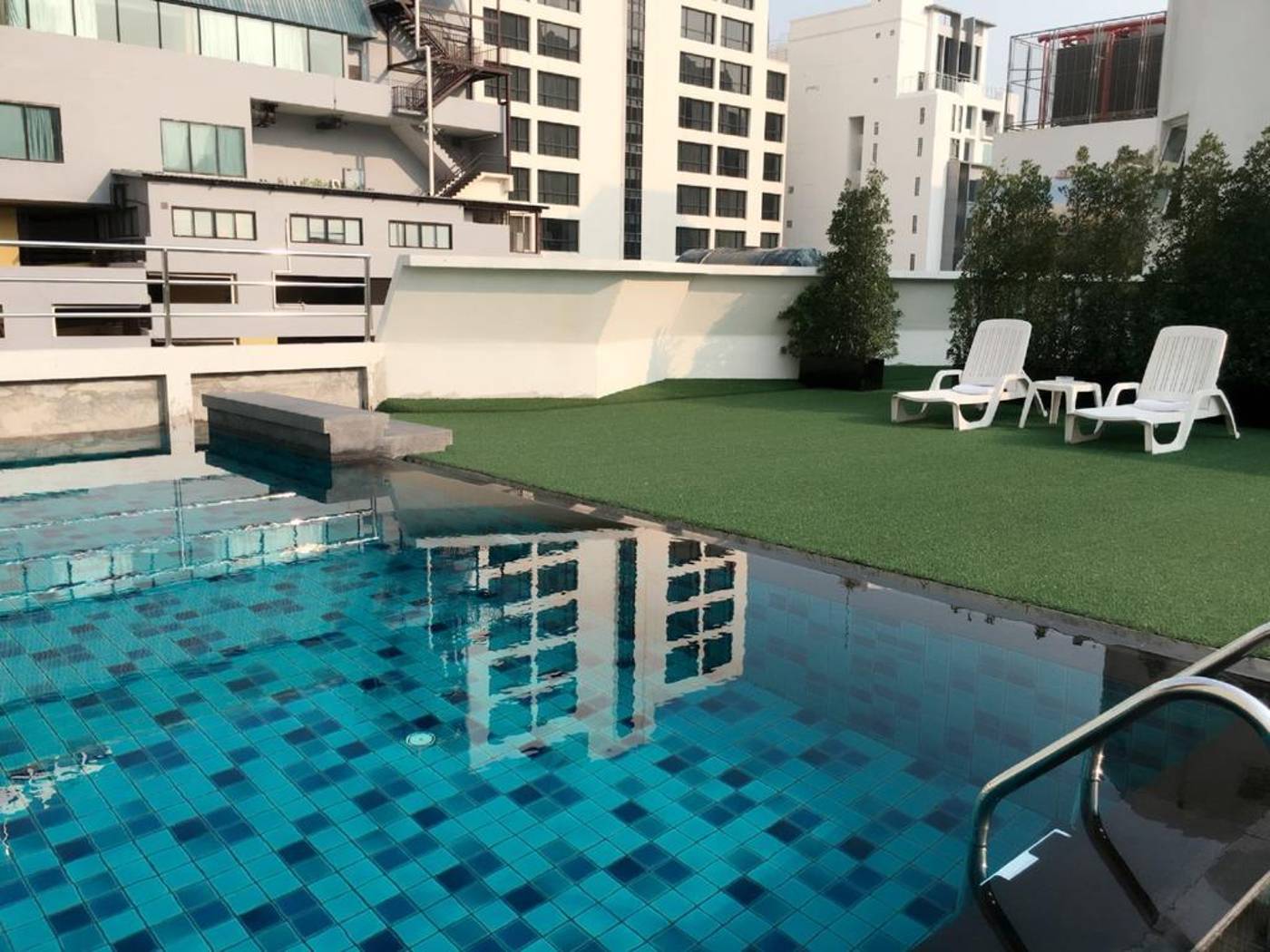 Graceland-Bangkok-by-Grace-Hotel-Pool-1