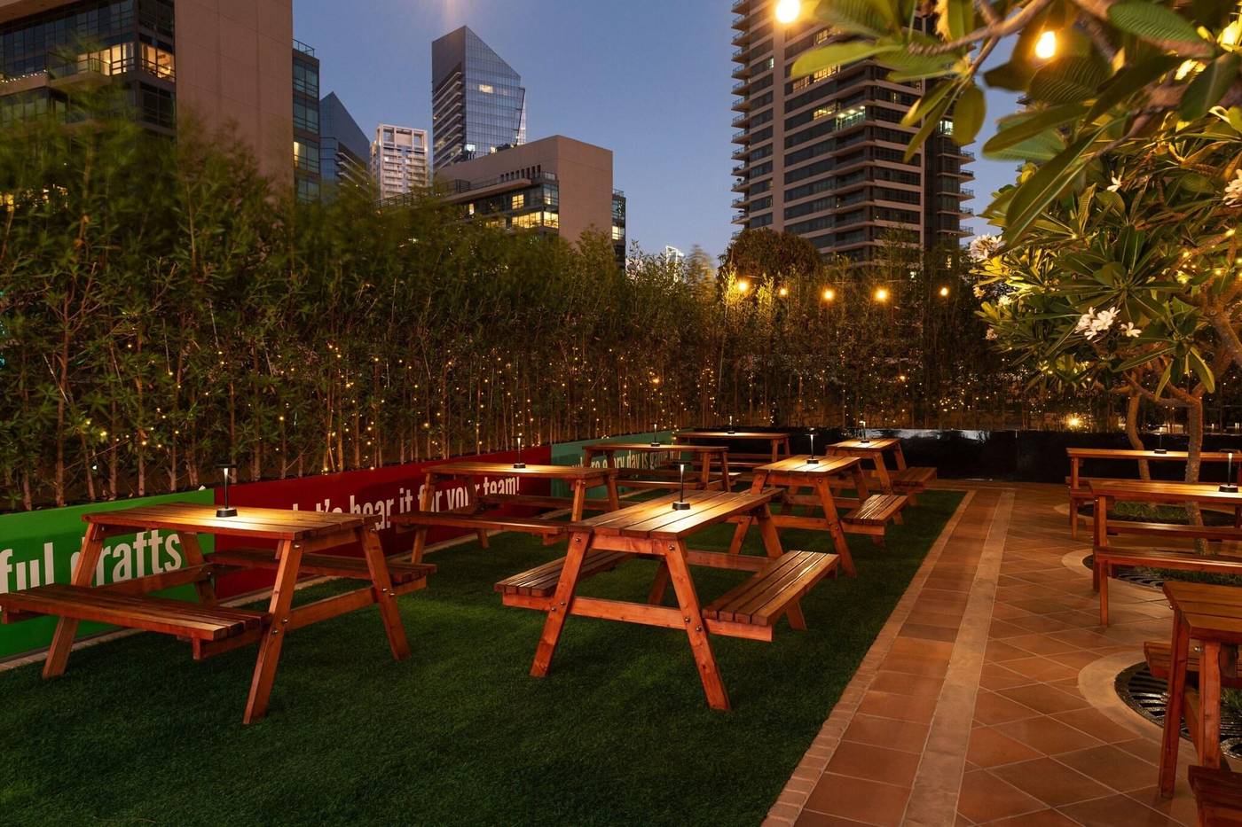 Delta-Hotels-by-Marriott-Jumeirah-Beach-Restaurant-23