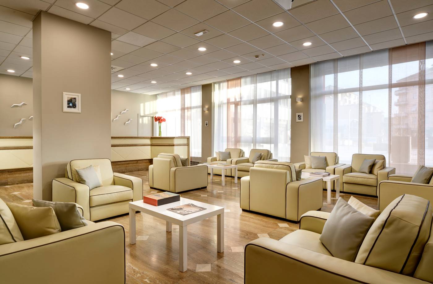 Atahotel-Contessa-Jolanda-Residence-Lobby-9