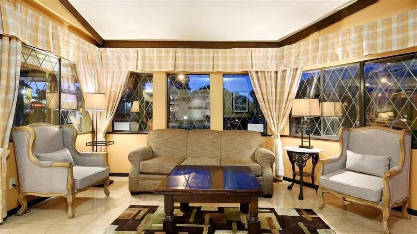 Abercorn Hotel Trademark Collection by Wyndham-Canada-RICHMOND (VANCOUVER A/P)-Lobby-7