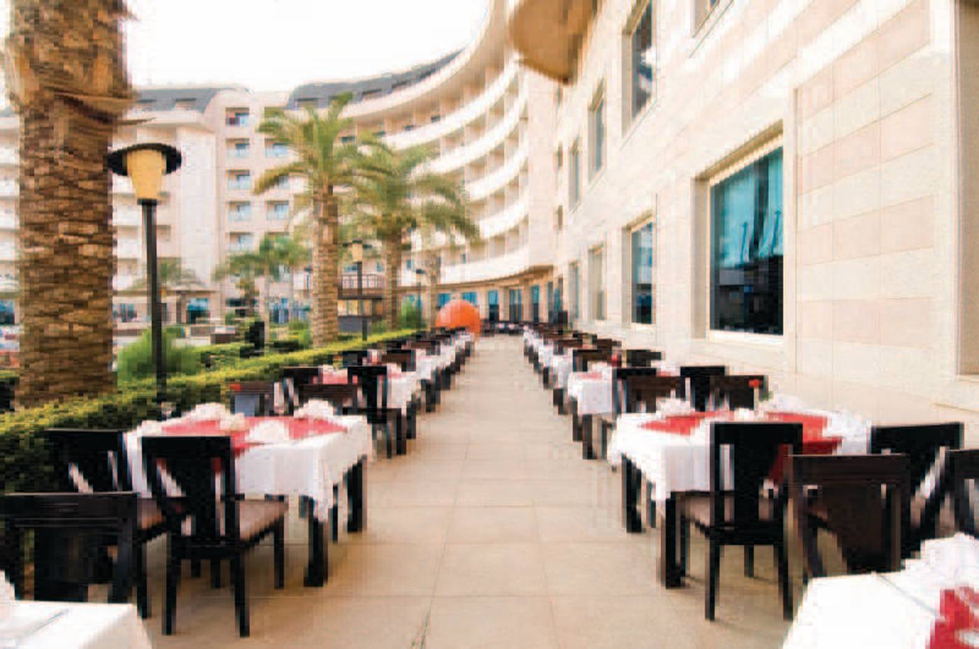 Long-Beach-Resort-Hotel---Spa-Deluxe-Restaurant-25