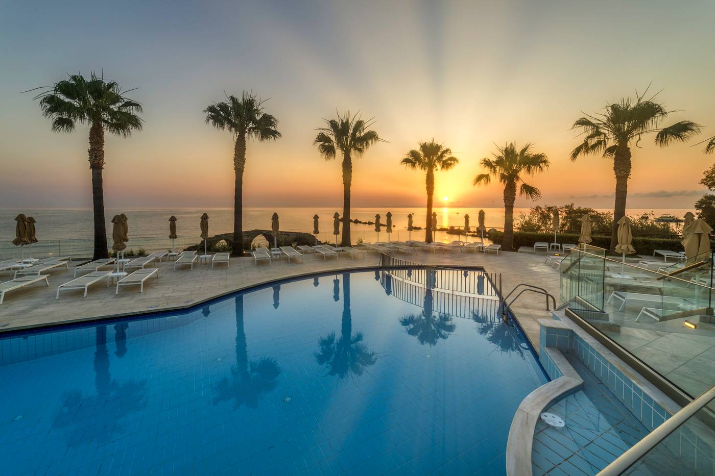 Xenos-Kamara-Beach-General-view-7