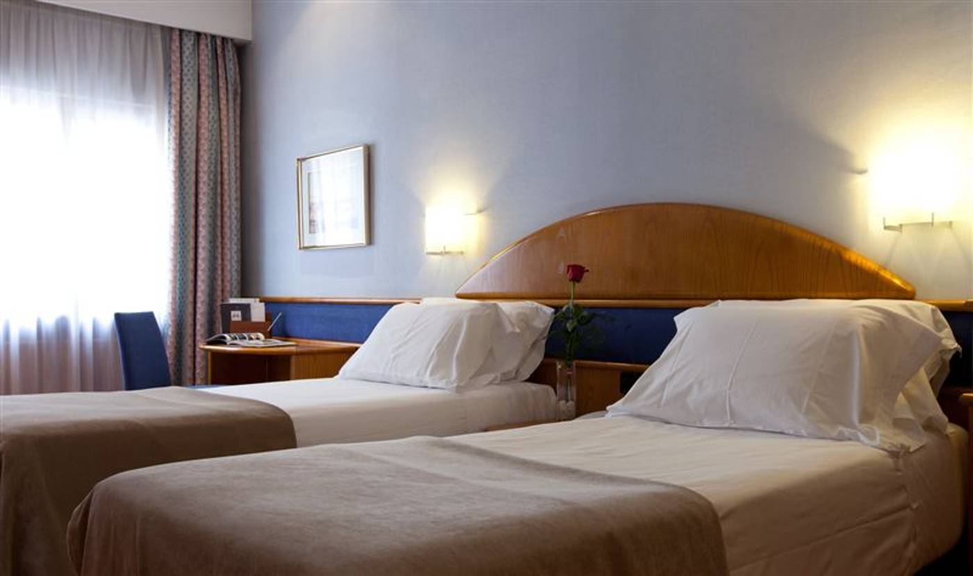 Santos-Agumar-Room-23