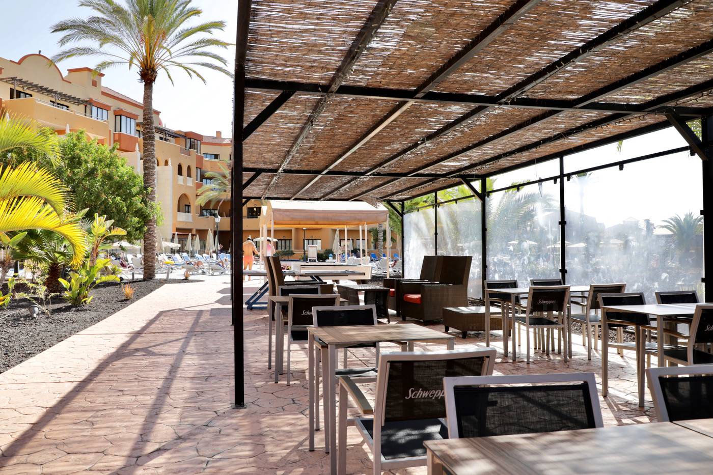 Grand-Muthu-Golf-Plaza-Hotel---Spa-Bar-10