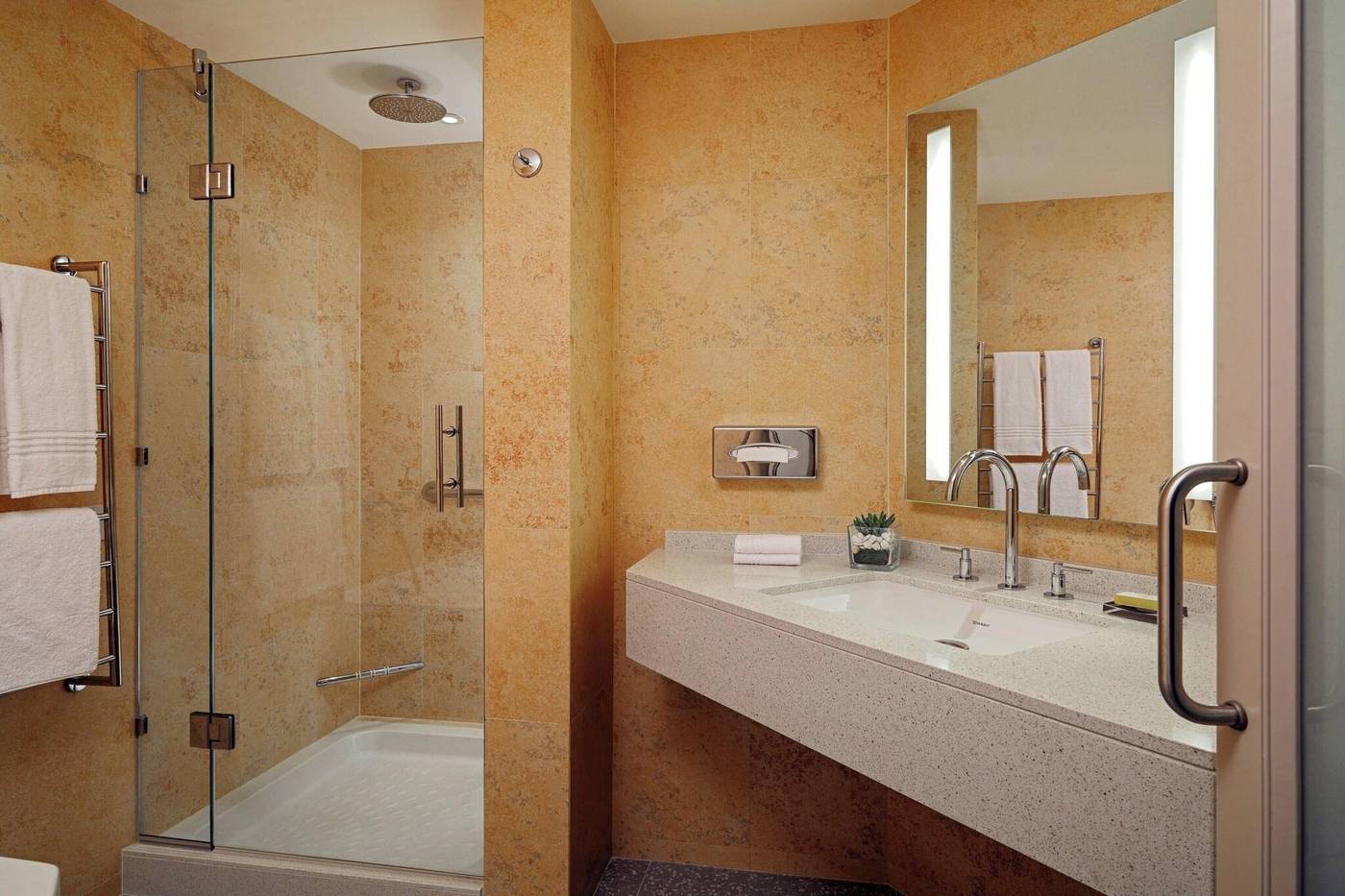 Le-Meridien-St--Julians-Hotel---Spa-Room-46