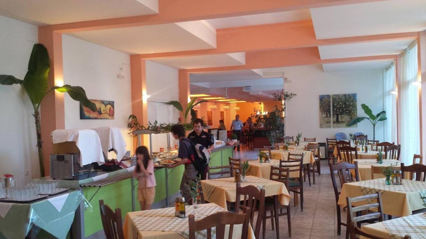 Ipsos-Beach-Restaurant-19