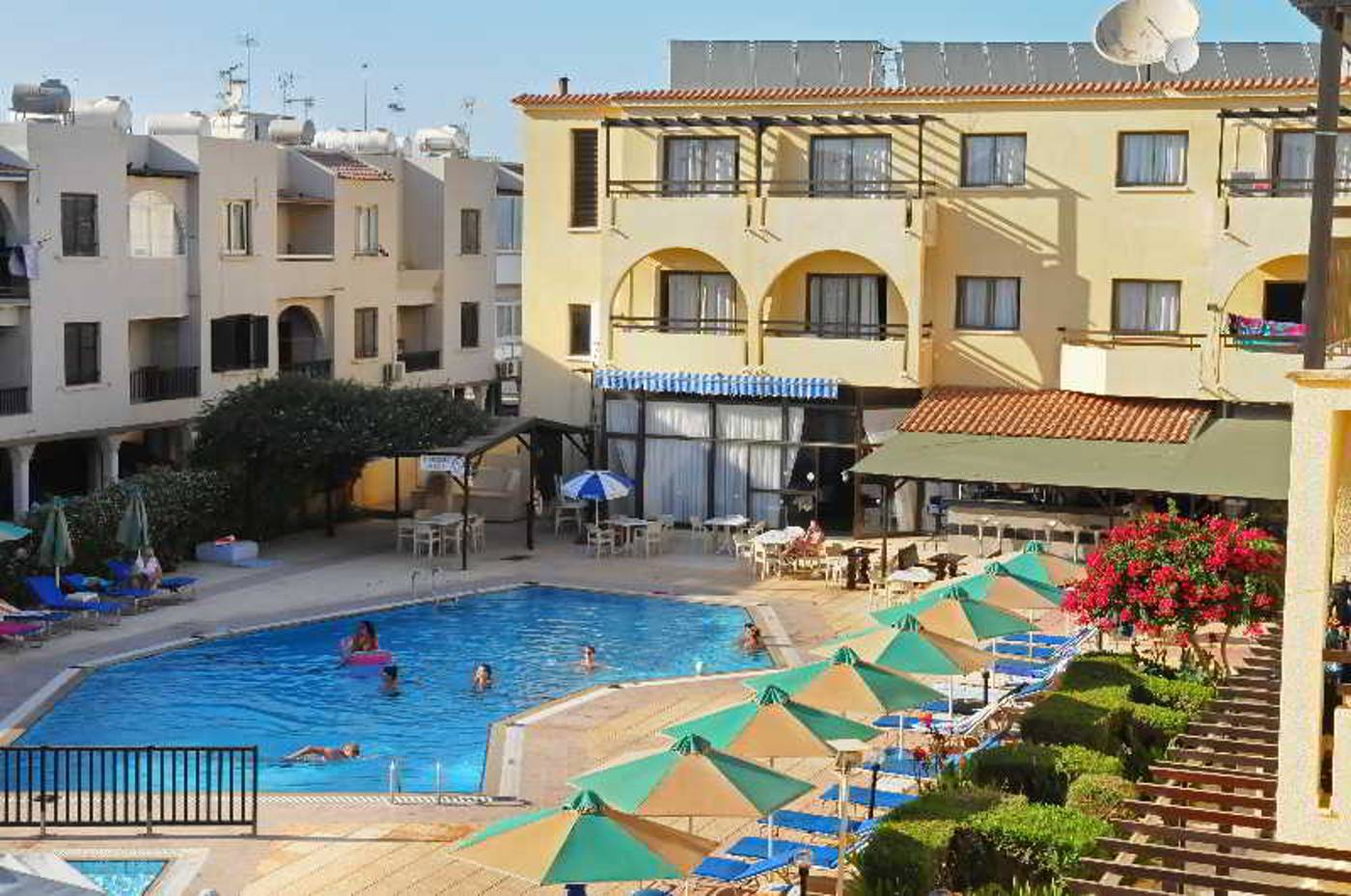 Amore-Hotel-Apartments-Pool-8