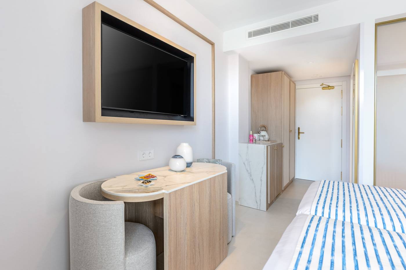 18.08.25 Vibra Yamm Urban Hotel - Adults Only