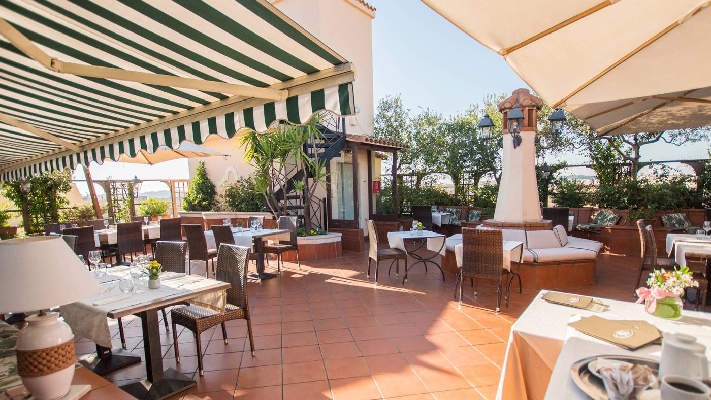 Hotel Diana Roof Garden Rome Trevi Rome On The Beach
