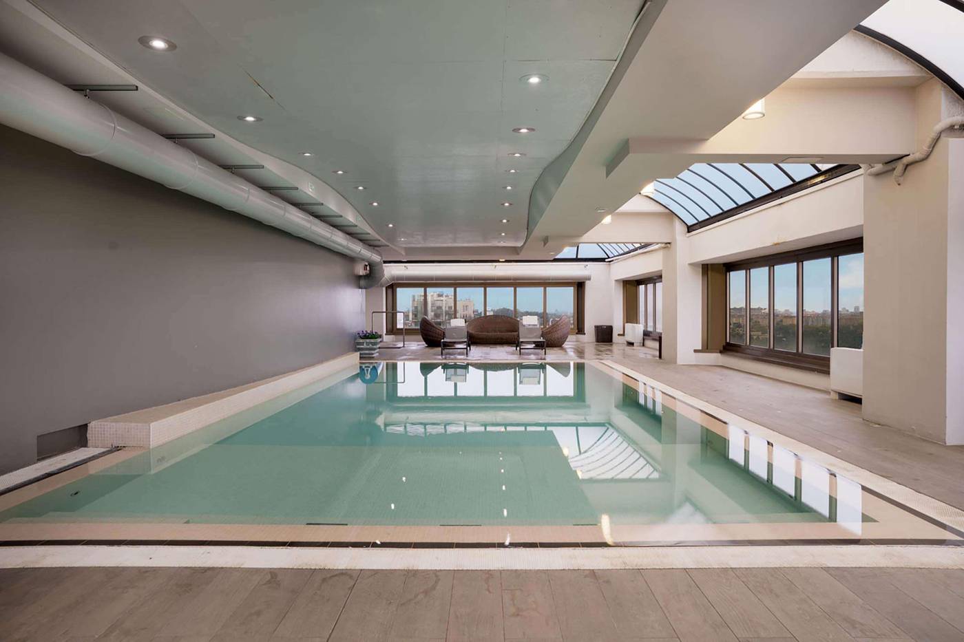 Best-Western-Plus-The-Hub-Hotel-Pool-36