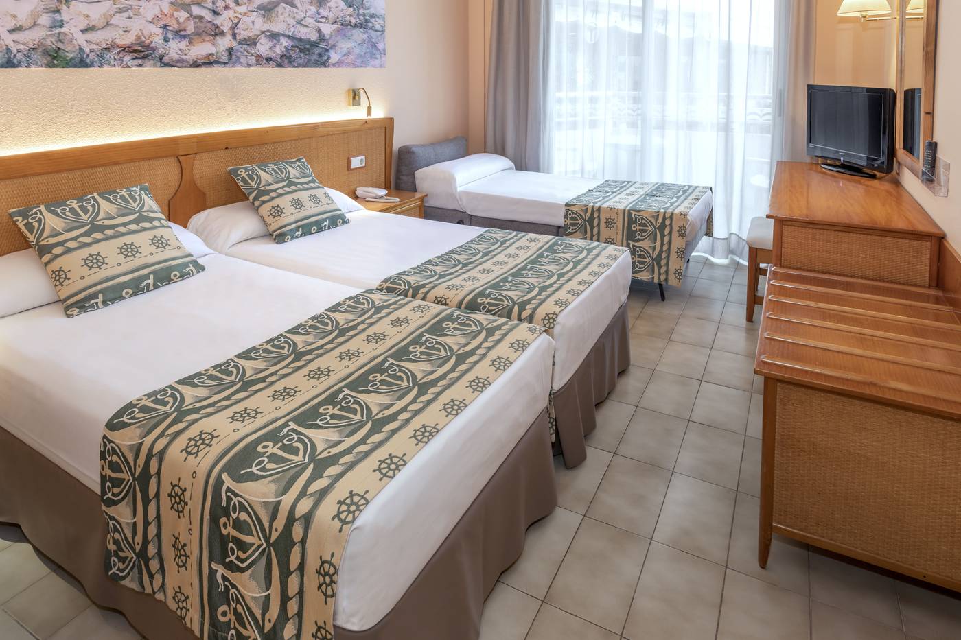 Oasis-Tossa-Room-15