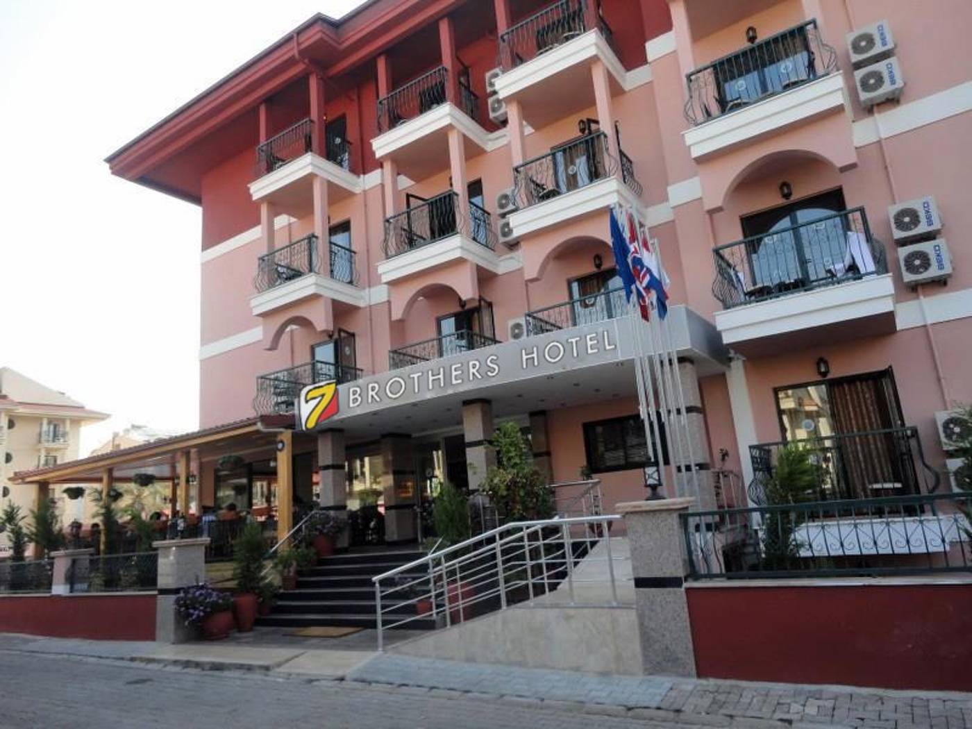 7 Brothers Hotel ( Ex. Club Chicago)