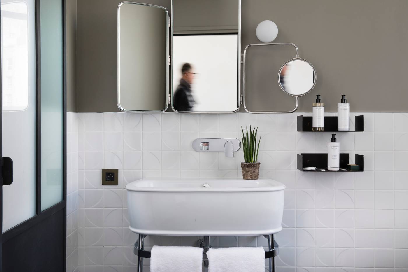 Les-Deux-Girafes-Room-41