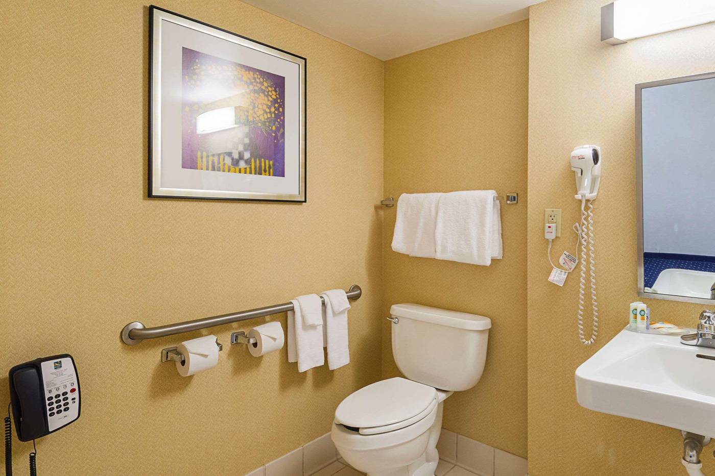 Quality-Inn-Boston-revere-Room-20