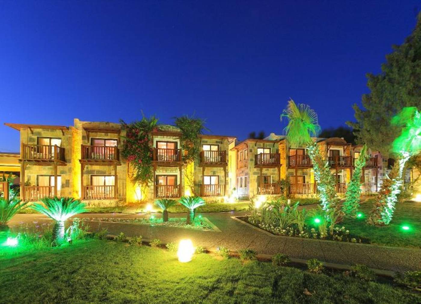 Camelot-Boutique---Beach-Spa-General-view-6