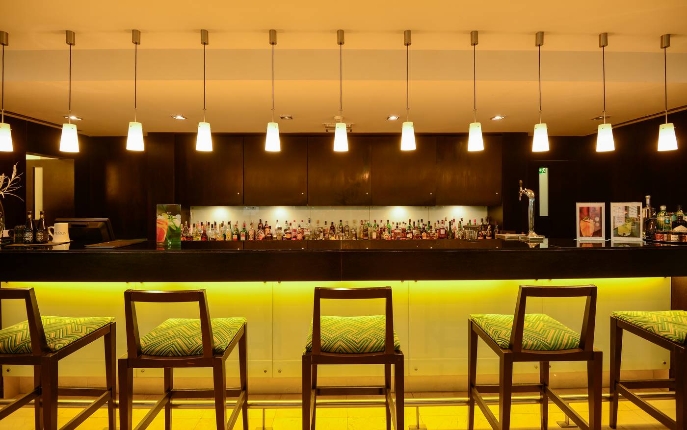 Azoris-Royal-Garden-Leisure---Conference-Hotel-Bar-50