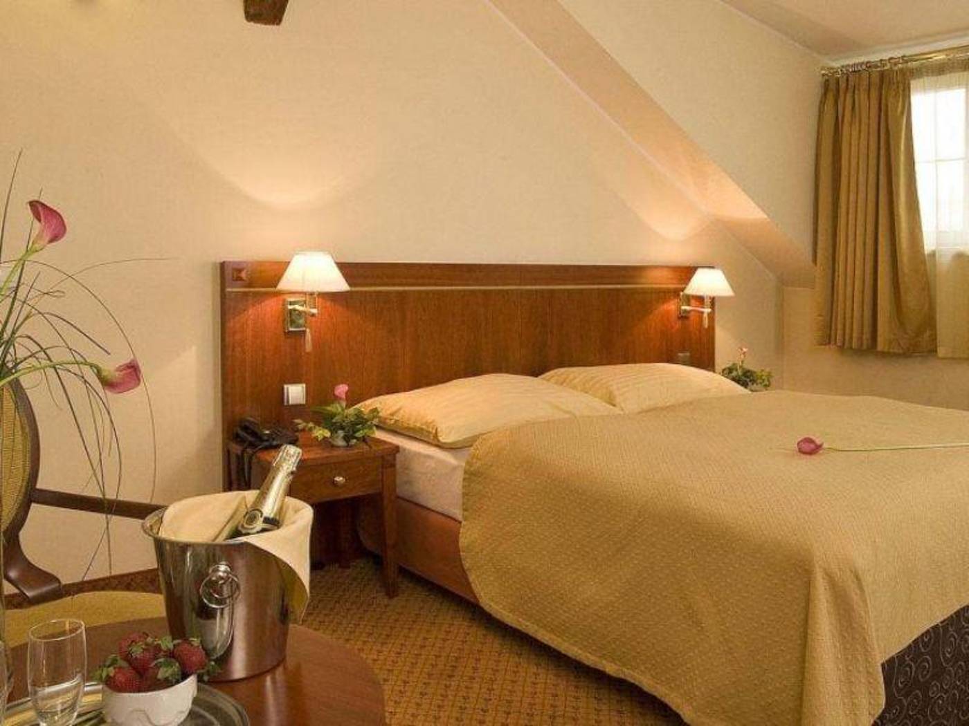 Hotel Raffaello-Czech Republic-PRAGUE-General view-5