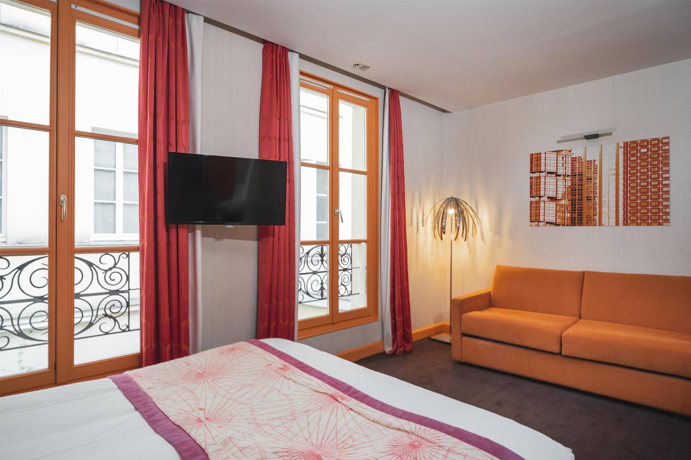 Le-Petit-Paris-Room-24