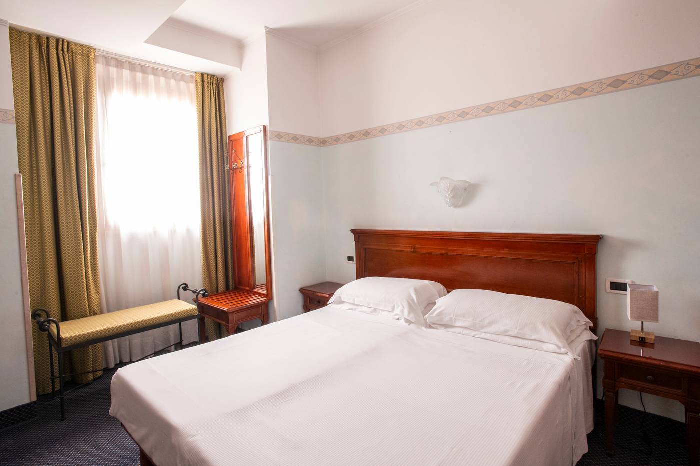 Russo-Palace-Room-18