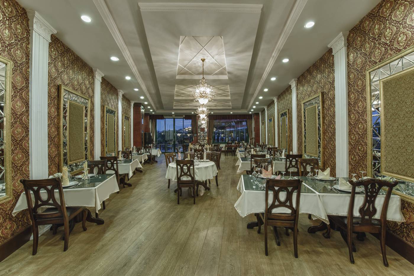 Delphin-Palace-Restaurant-20